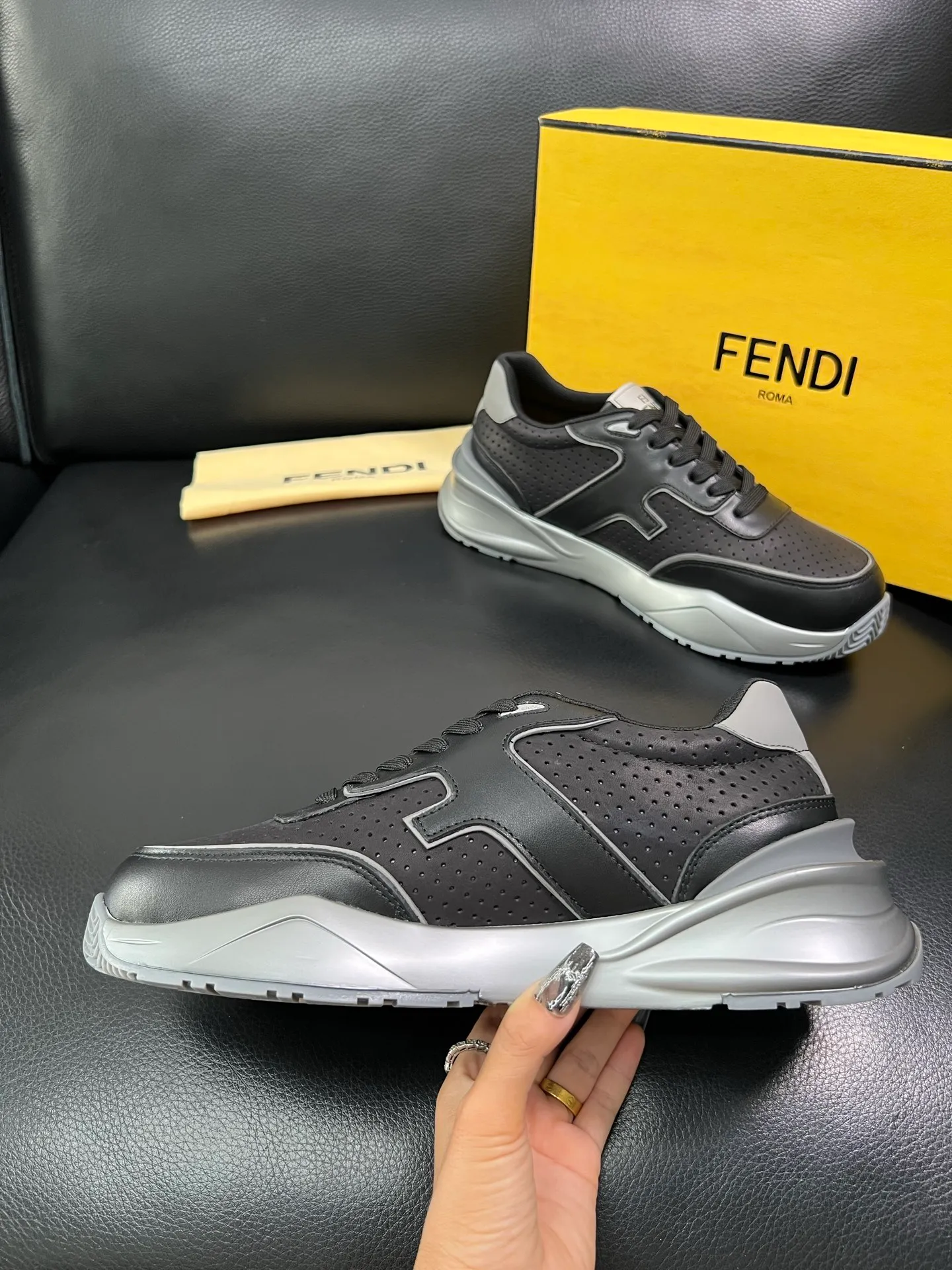 Men's shoes 💰840 FENDI top purchasing Fendi counters are equipped with the original factory, original fabrics imported from Italy, breathable and comfortable cowhide lining, soles: original soles specially provided by the original factory are super comfortable, original factory orders 🔍high quality, you can enter and exit the counter at will, welcome to compare, code number 39-44 (customized 38-45) 85856